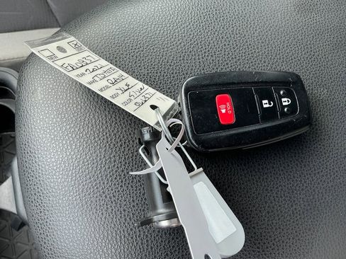 Used 2021 Toyota RAV4 XLE image 34