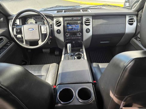Used 2013 Ford Expedition Limited image 19
