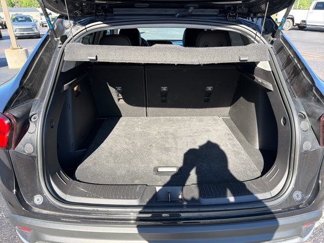 Used 2025 Chevrolet Trax LT FWD image 4