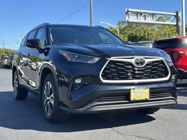 Used 2024 Toyota Highlander XLE AWD/4WD image 47