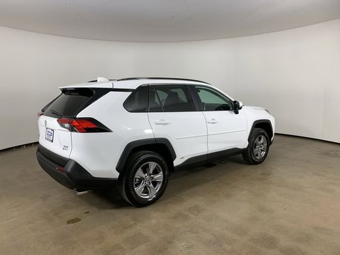 Used 2025 Toyota RAV4 XLE image 8