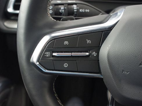Used 2025 Chevrolet Traverse LT AWD/4WD image 9