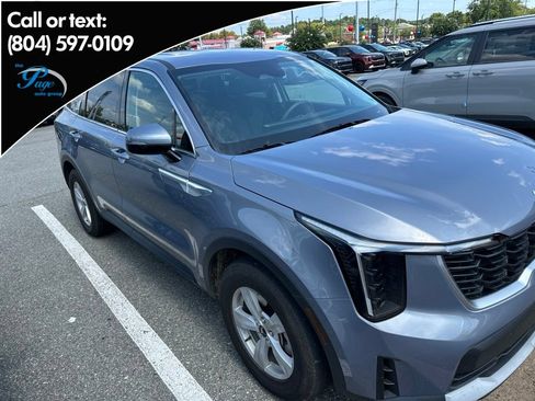 Used 2025 Kia Sorento LX FWD image 1