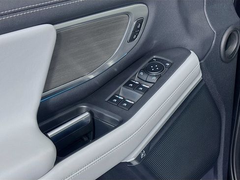 Certified 2025 Ford Expedition Platinum AWD/4WD image 18