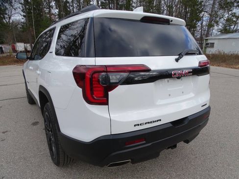 Used 2022 GMC Acadia Elevation image 9
