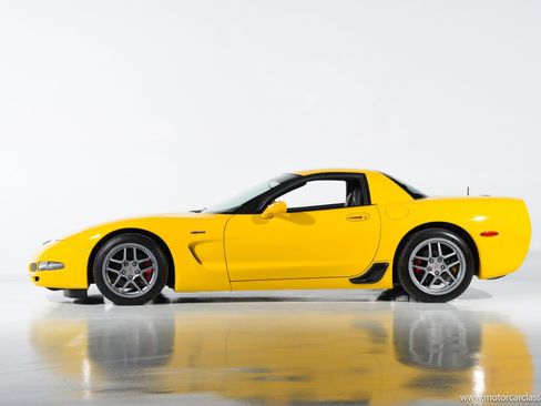 Used 2001 Chevrolet Corvette Z06 w/ Memory Pkg image 11