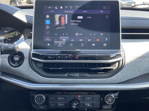 Used 2024 Jeep Compass Latitude image 27