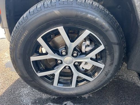 Used 2024 Jeep Grand Cherokee Limited image 7