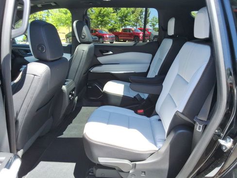 Certified 2026 Chevrolet Traverse High Country FWD image 18