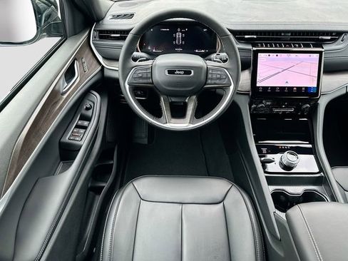New 2025 Jeep Grand Cherokee Limited image 16