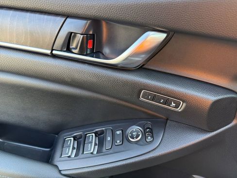 Used 2019 Honda Accord Touring image 9