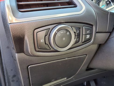 Used 2024 Ford Edge Titanium image 9