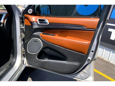 Used 2018 Jeep Grand Cherokee Summit w/ Platinum Series Group AWD/4WD image 26