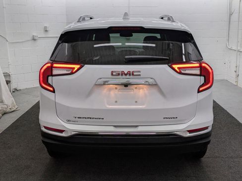 Used 2024 GMC Terrain SLT image 28