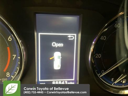 Used 2017 Toyota Corolla SE image 10