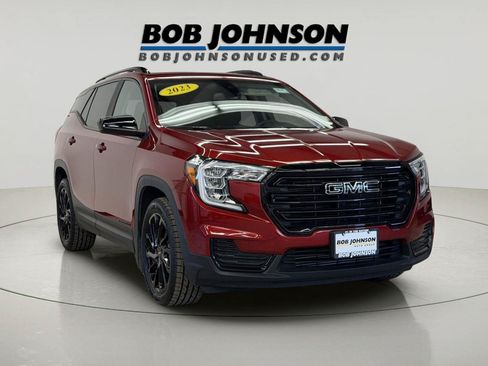 Used 2023 GMC Terrain SLE w/ Driver Convenience Package FWD image 3