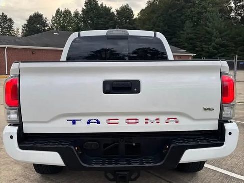 Used 2021 Toyota Tacoma TRD Sport w/ Technology Package AWD/4WD image 3