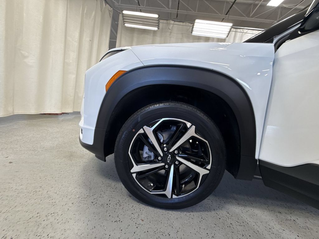 Used 2023 Chevrolet TrailBlazer RS AWD/4WD image 34