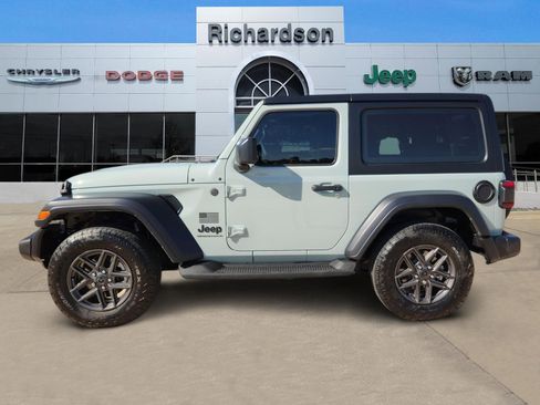 Used 2024 Jeep Wrangler Sport AWD/4WD image 3