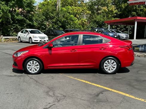 Used 2019 Hyundai Accent SE image 3