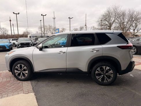 Used 2023 Nissan Rogue SV image 4