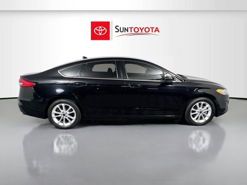 Used 2020 Ford Fusion SE image 2