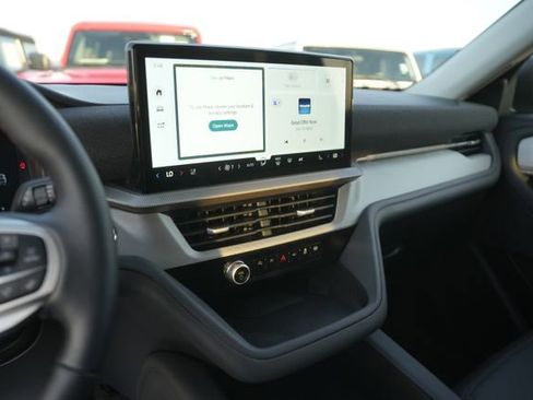 Used 2025 Ford Explorer Active w/ Active Comfort Package image 28