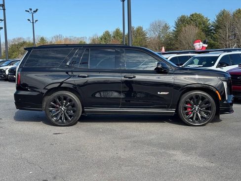 Used 2025 Cadillac Escalade V image 2