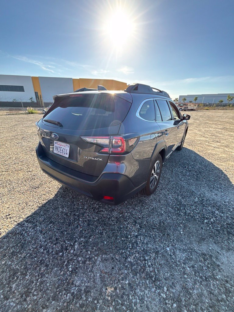 Used 2025 Subaru Outback Premium AWD/4WD image 4