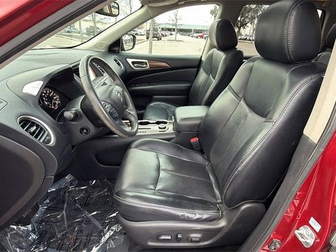 Used 2017 Nissan Pathfinder Platinum image 16