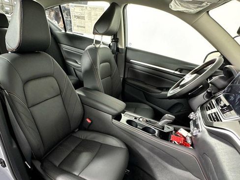 New 2025 Nissan Altima 2.5 SR w/ SR Premium Package image 32