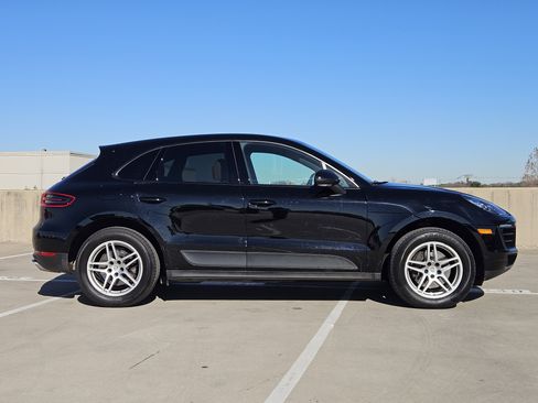Certified 2018 Porsche Macan image 9