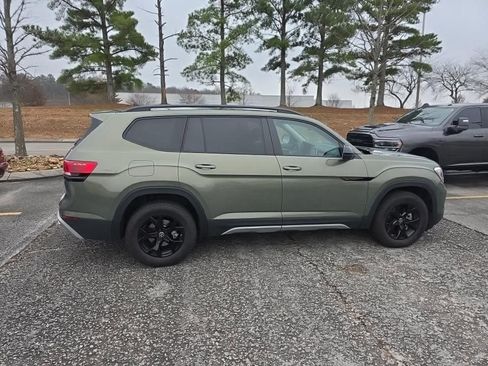 Certified 2025 Volkswagen Atlas Peak Edition SE image 5