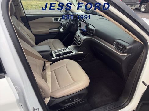 Used 2024 Ford Explorer XLT w/ Equipment Group 202A image 9