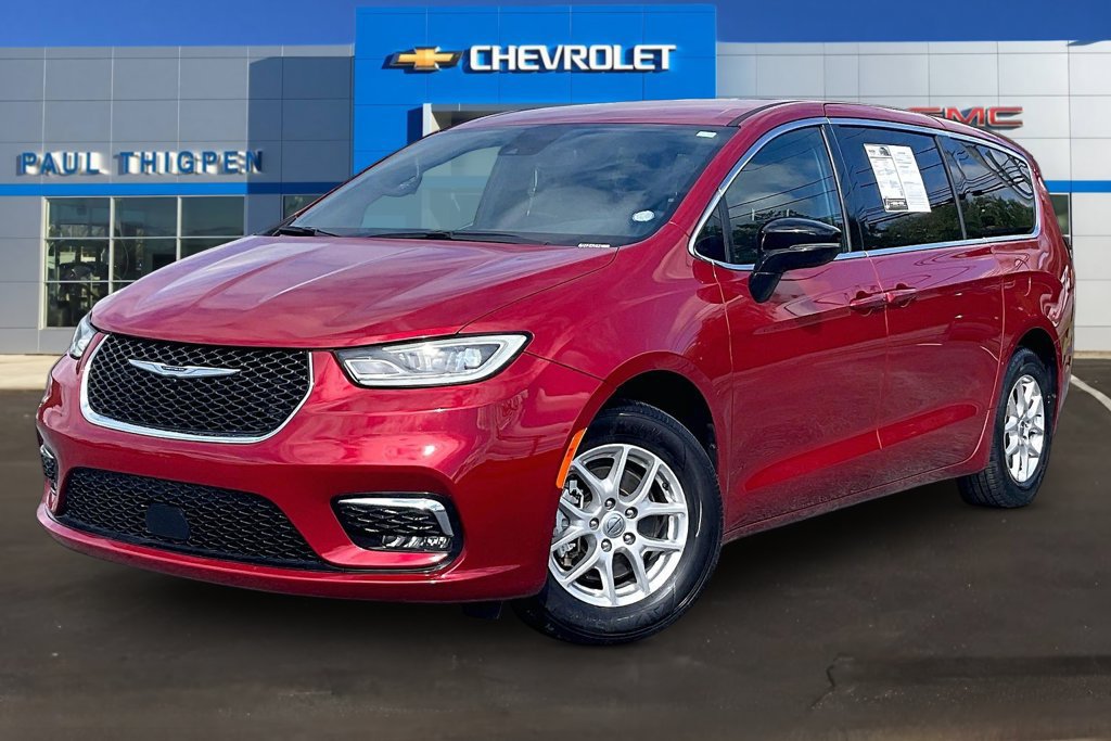 Used 2025 Chrysler Pacifica Select FWD image 3