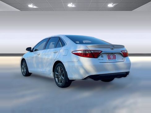 Used 2017 Toyota Camry SE image 3