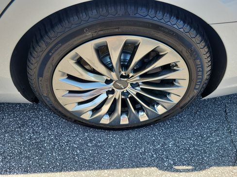 Used 2018 Genesis G90 5.0 Ultimate RWD image 9