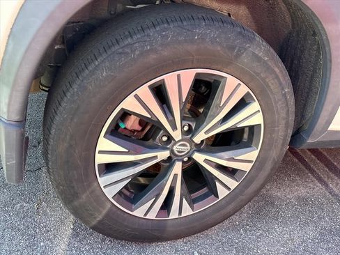 Used 2021 Nissan Rogue SV FWD image 9
