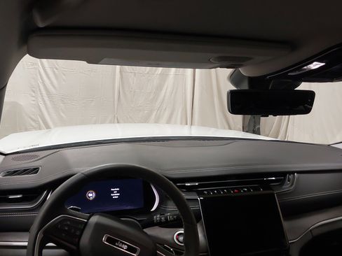 Used 2023 Jeep Grand Cherokee Limited w/ Luxury Tech Group II image 26