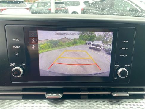 Used 2024 Kia Carnival LX FWD image 15