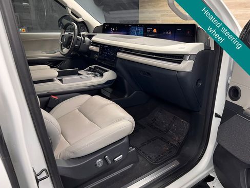 Used 2025 Lincoln Navigator L Reserve AWD/4WD image 8