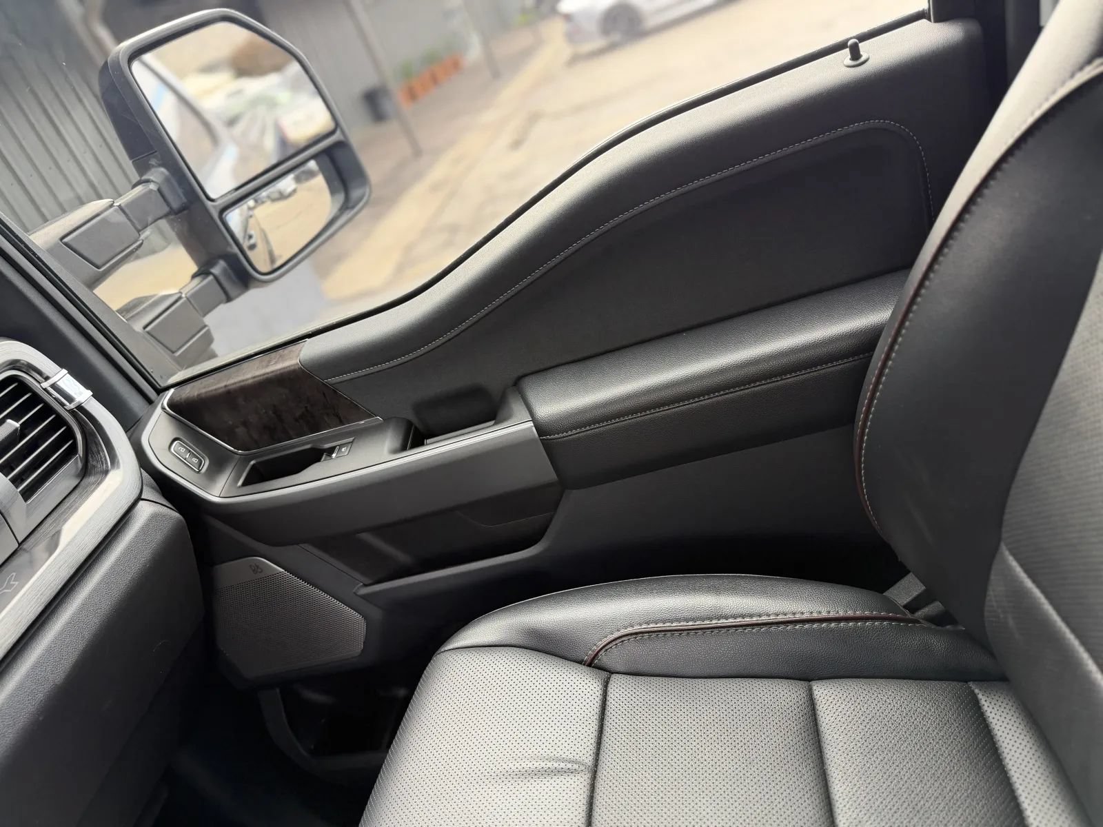 Used 2024 Ford F250 Lariat w/ Lariat Ultimate Package AWD/4WD image 41