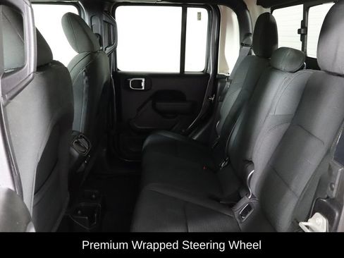 Used 2023 Jeep Gladiator Sport AWD/4WD image 17