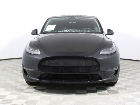 Used 2024 Tesla Model Y Long Range image 18