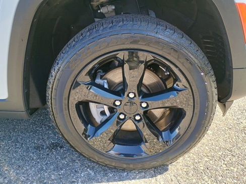 Used 2022 Jeep Grand Cherokee L Laredo image 10