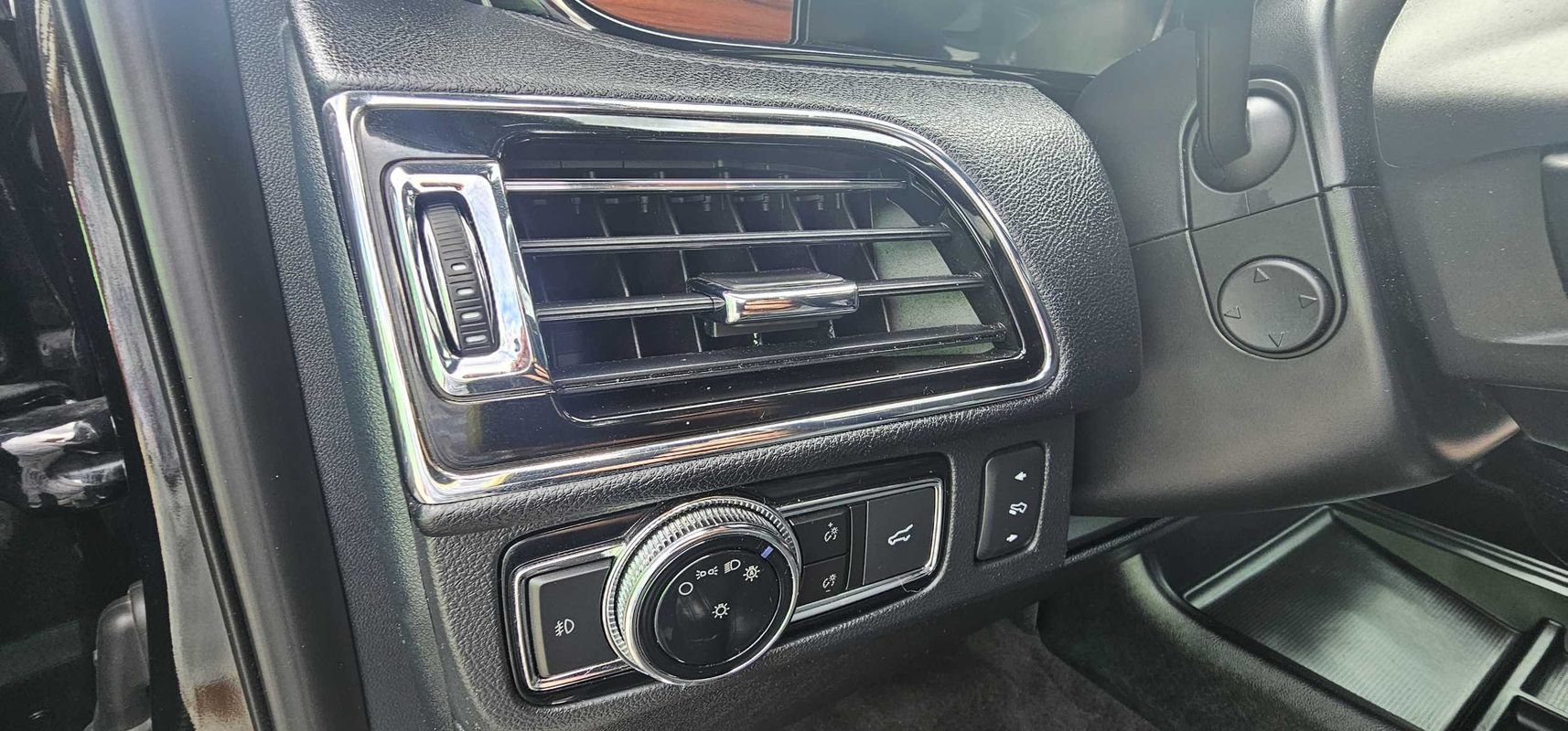 Used 2019 Lincoln Navigator Reserve AWD/4WD image 19