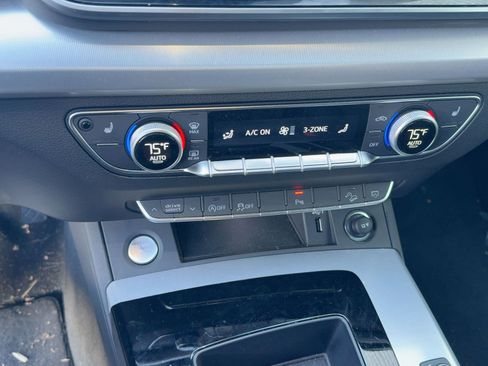 Used 2025 Audi Q5 2.0T Premium w/ Convenience Plus Package image 18