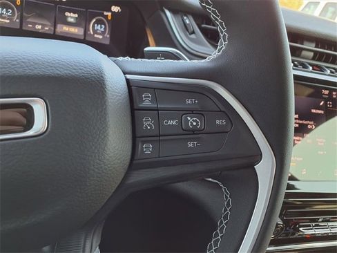 New 2025 Jeep Grand Cherokee L Laredo image 15