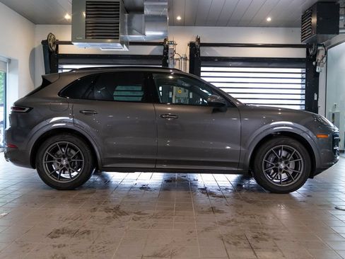 Certified 2026 Porsche Cayenne AWD/4WD image 11
