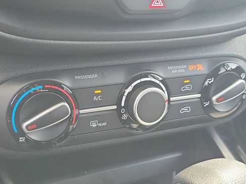 Used 2025 Kia Soul LX w/ LX Technology Package FWD image 26
